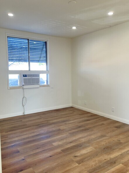 More Photos Of 1030-1034 S Fairfax Ave, Los Angeles Storefront Retail Residential For Lease