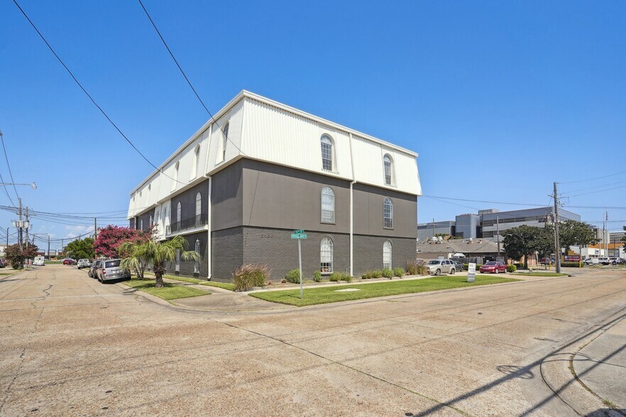 More Photos Of 3100 Ridgelake Dr, Metairie Office For Sale