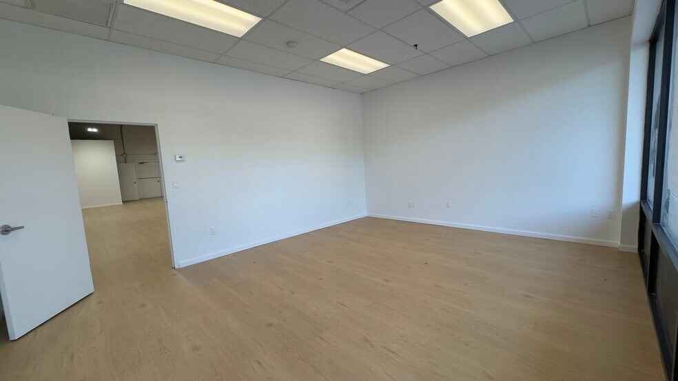 More Photos Of 1656 Fifth Ave, Bay Shore Unknown For Lease