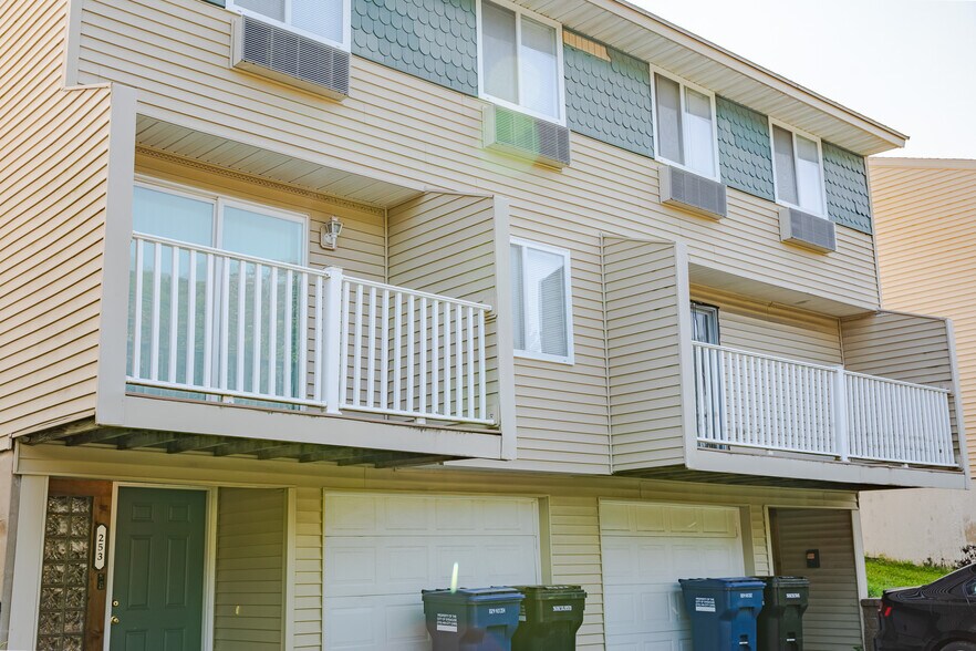 More Photos Of 205-274 Robert Dr, Syracuse Apartments For Sale