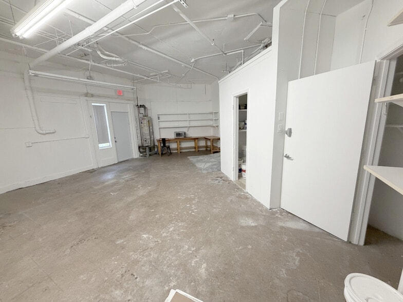More Photos Of 13-31 SW Osceola St, Stuart Storefront Retail Office For Lease