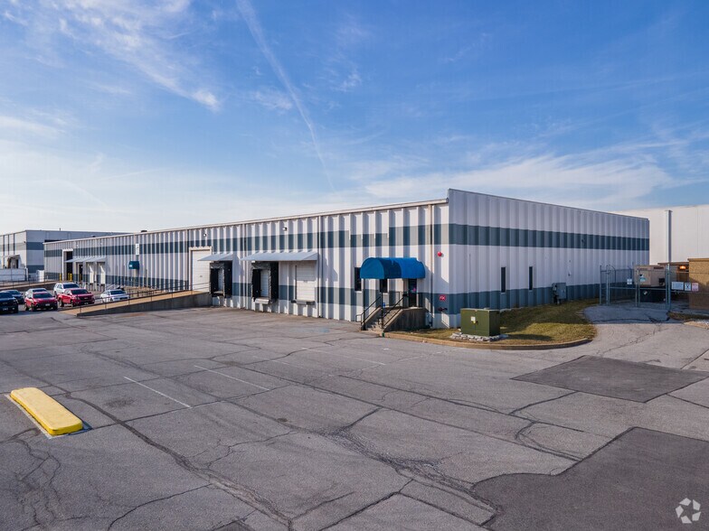 More Photos Of 2012 Corporate 44 Dr, Fenton Unknown For Lease