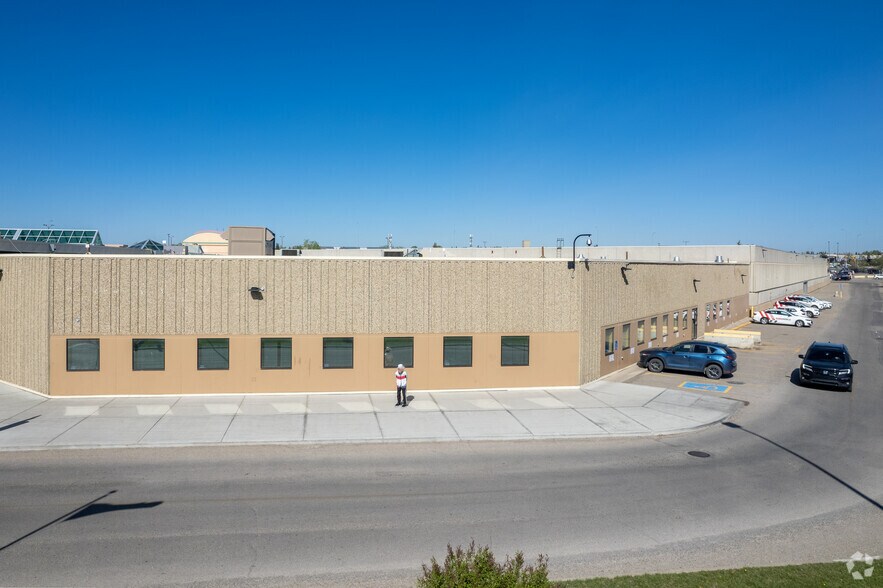 More Photos Of 433 Marlborough Way NE, Calgary Storefront For Lease