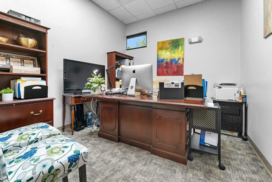 More Photos Of 119 Southern Blvd, Savannah Office For Sale
