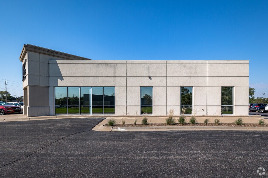 More Photos Of 11414 E Central Ave, Wichita General Retail For Lease
