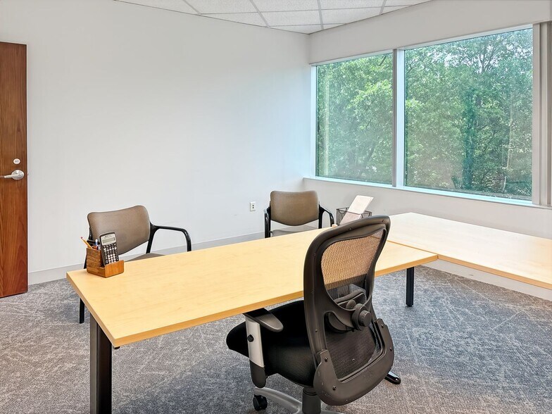 More Photos Of 7400 Beaufont Springs Dr, Richmond Coworking Space