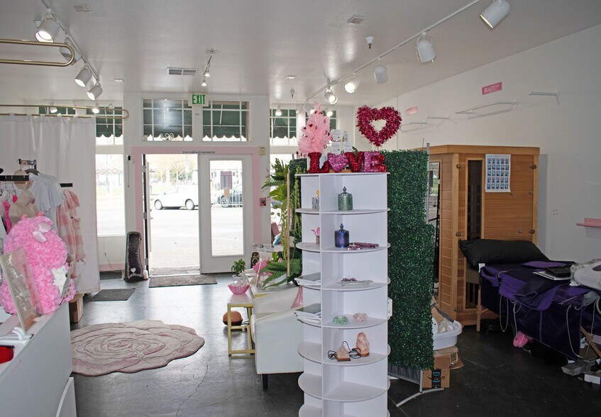 More Photos Of 620-624 McClelland Dr, Windsor Apartments For Sale