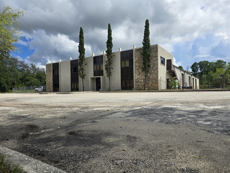 Primary Photo Of 111 Clifton Rd, Crescent City Warehouse For Lease