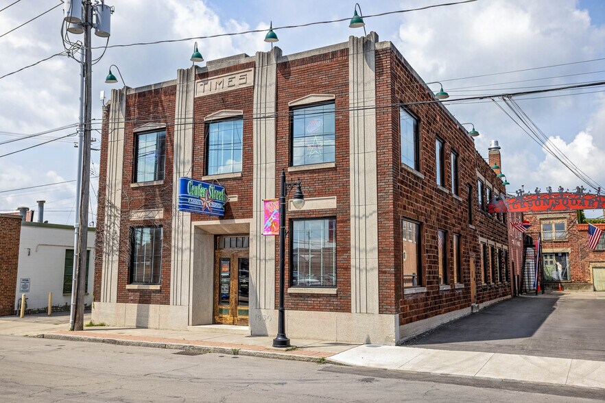 More Photos Of 20 Center St, Batavia Restaurant For Sale