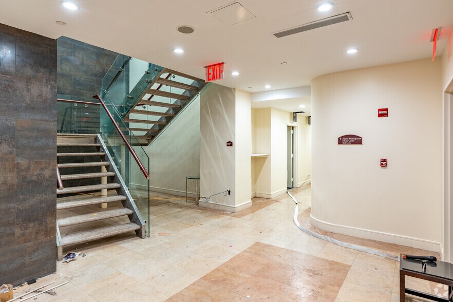 More Photos Of 39-05 29th St, Long Island City Hotel For Sale