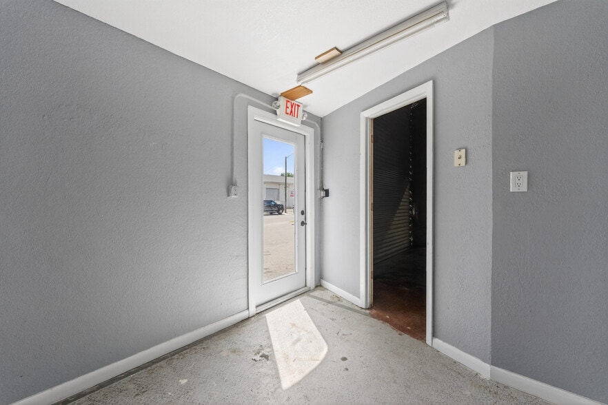 More Photos Of 4159 Electric Way, Port Charlotte Warehouse For Sale