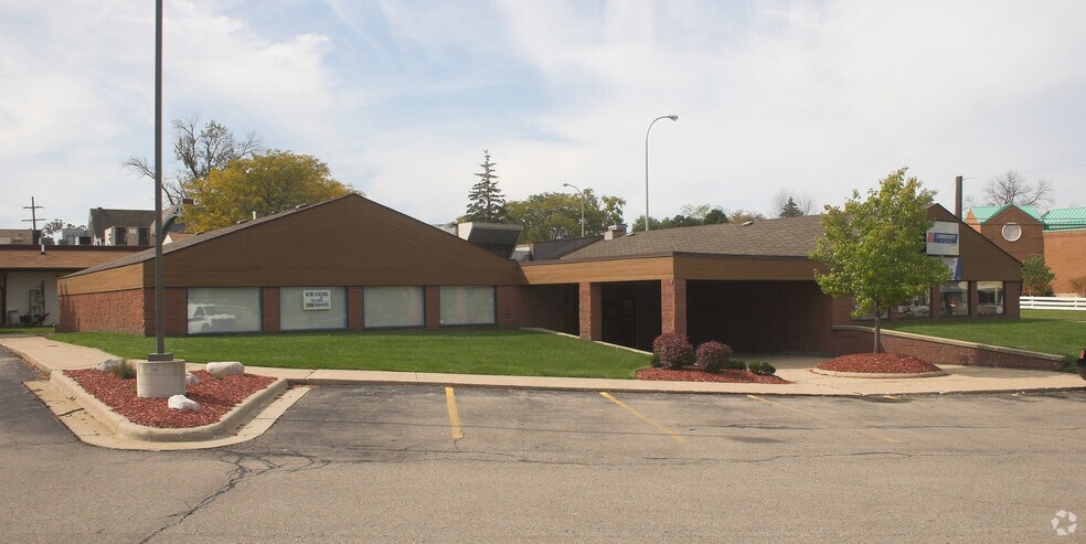 More Photos Of 450 E Michigan Ave, Saline Freestanding For Sale