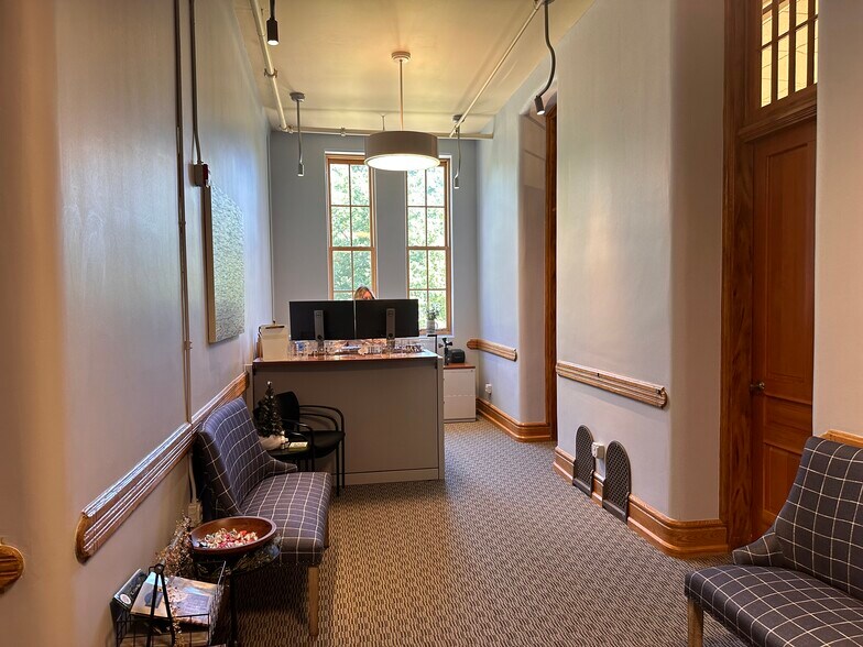 More Photos Of 830 Cottageview Dr, Traverse City Loft Creative Space For Sale