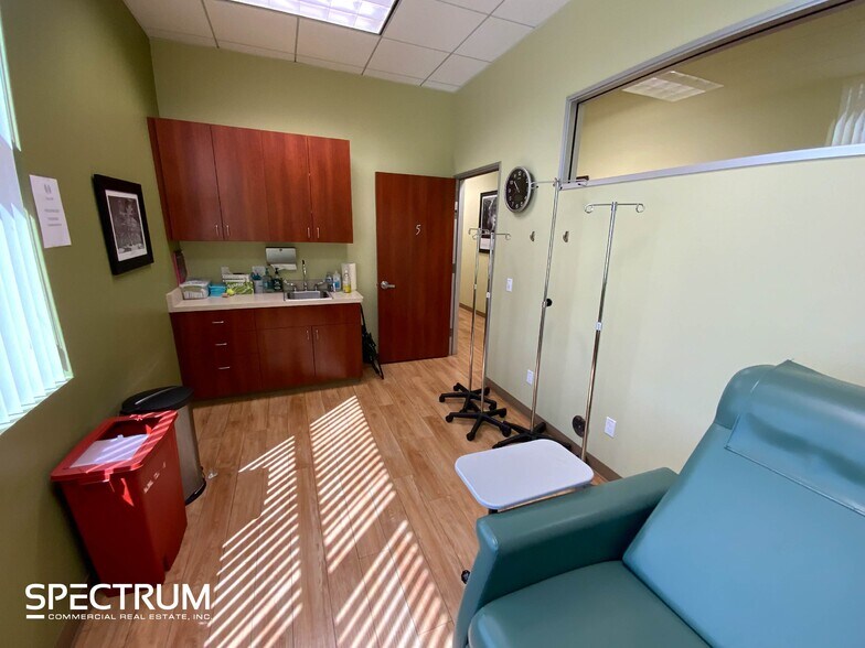 More Photos Of 21060 Centre Pointe Pky, Santa Clarita Medical For Lease