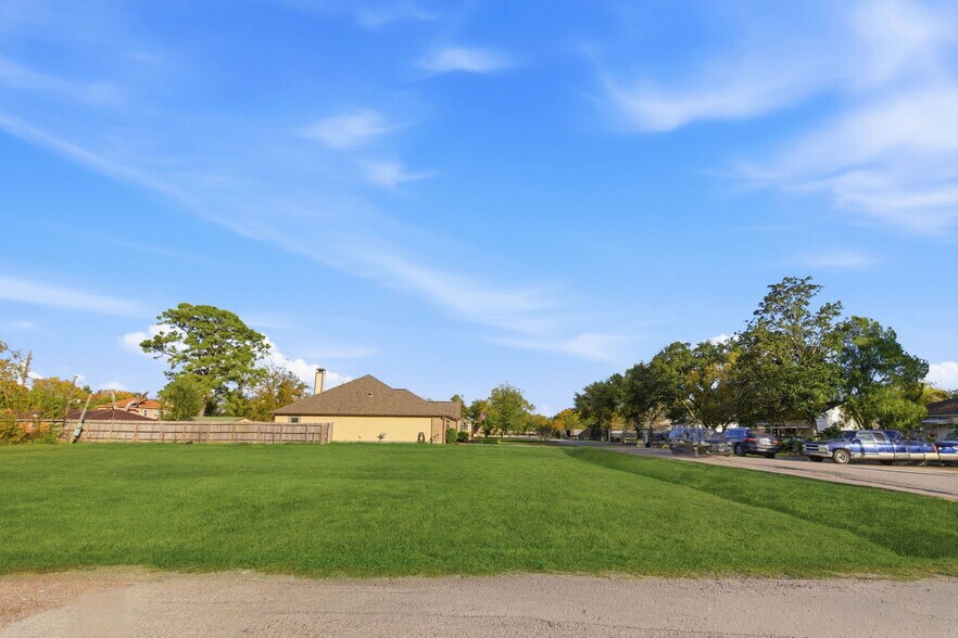 More Photos Of 5043 5045 Higgins and 5035 5037 Paula Street st, Houston Land For Sale