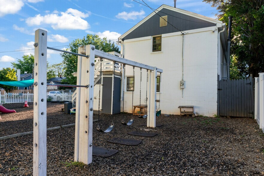 More Photos Of 248 Loudoun St SW, Leesburg Daycare Center For Lease
