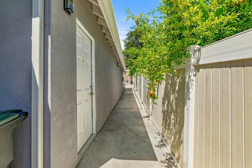 More Photos Of 3419 Montrose Ave, La Crescenta Multifamily For Sale
