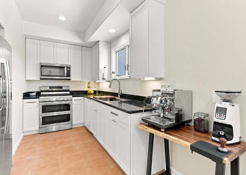 More Photos Of 2340 Palmetto Ave, Pacifica General Retail For Sale