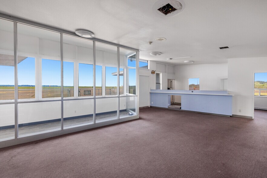 More Photos Of 1300 Airport way, Hoquiam Flex For Lease