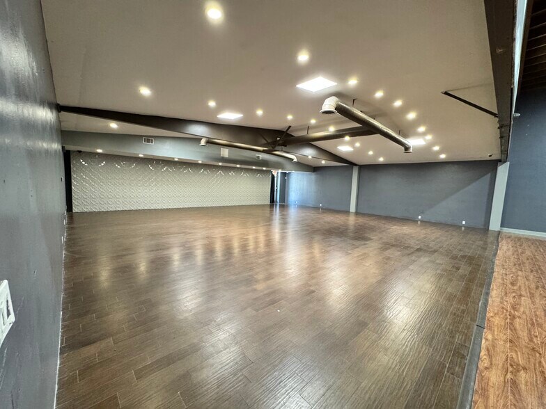 More Photos Of 1515-1517 N Main St, Santa Ana Storefront For Lease