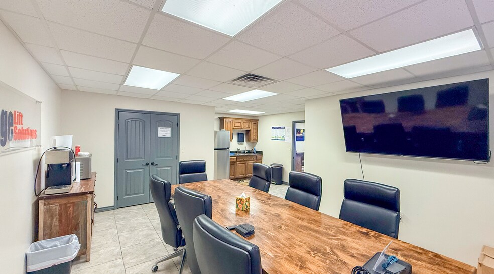 More Photos Of 1409 E County Road 120, Midland Warehouse For Lease