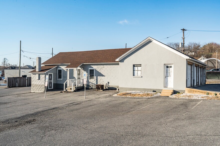 Primary Photo Of 117 E Main St, Bath Light Manufacturing For Lease