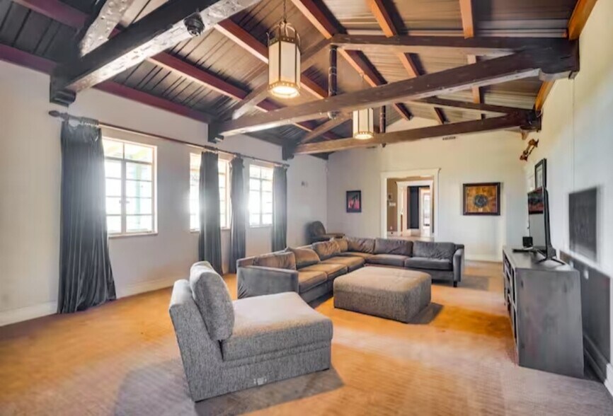 More Photos Of 2070 SW Loop 338, Odessa Specialty For Lease