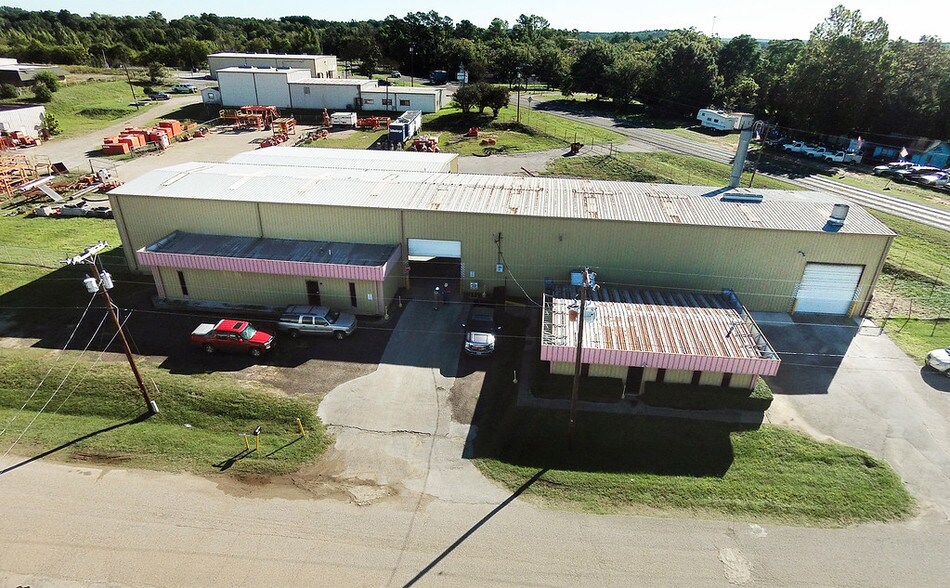 More Photos Of 6031 Fm 2767, Tyler Warehouse For Lease
