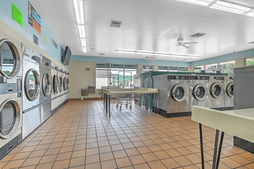 More Photos Of 245 Gate City Hwy, Bristol General Retail For Sale