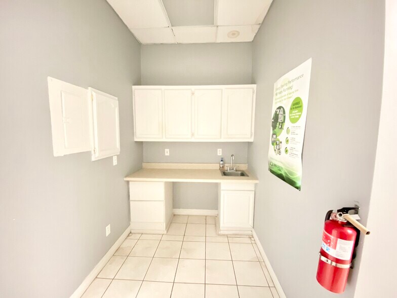 More Photos Of 3102 E Business 83, Weslaco Office For Lease