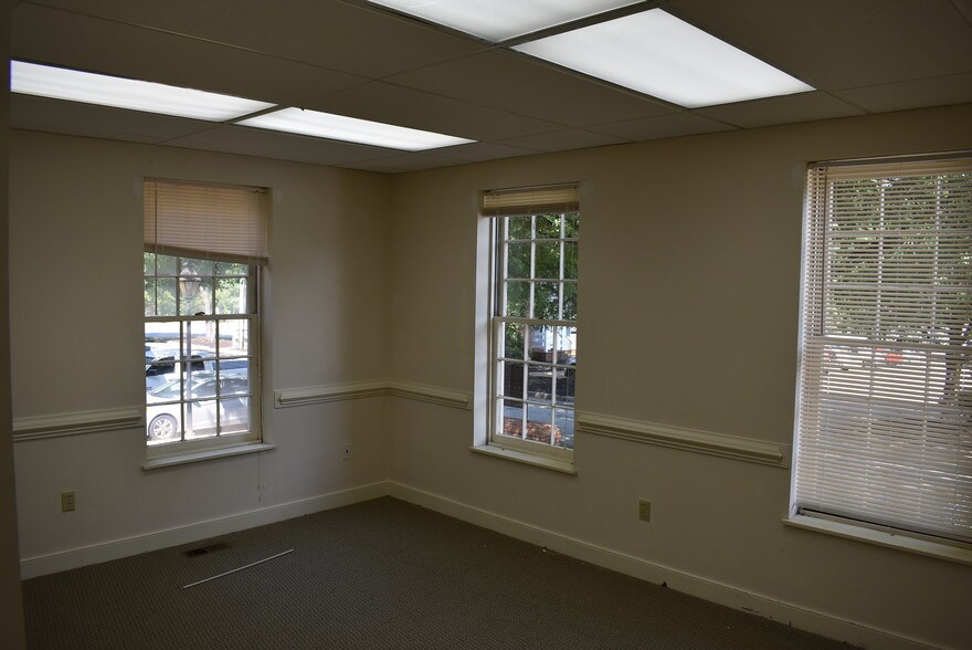 More Photos Of 611 N Courthouse Rd, Richmond Office For Lease