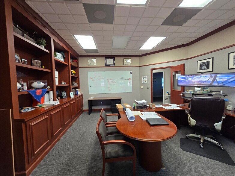 More Photos Of 465 Warren Ave, Longwood Office For Lease