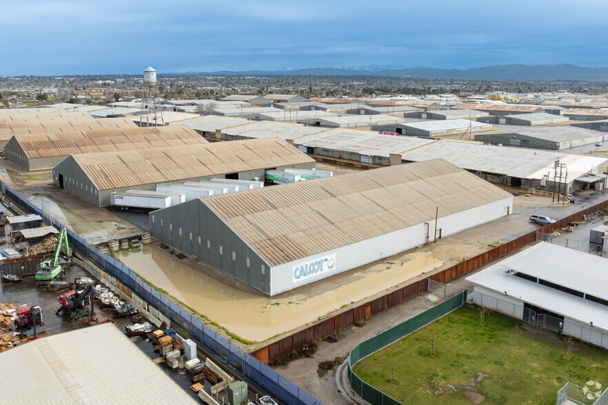 More Photos Of 1900 E Brundage Ln, Bakersfield Warehouse For Lease