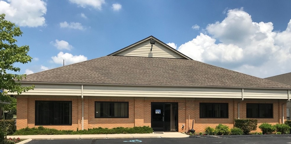 More Photos Of 5757 W Maple Rd, West Bloomfield Medical For Sale