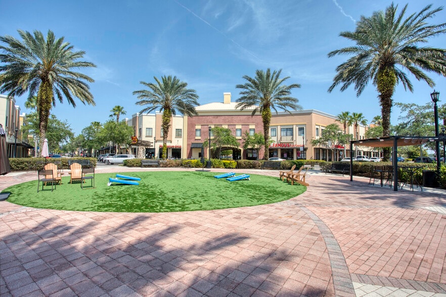 More Photos Of 1479 Town Center Dr, Lakeland Unknown For Lease