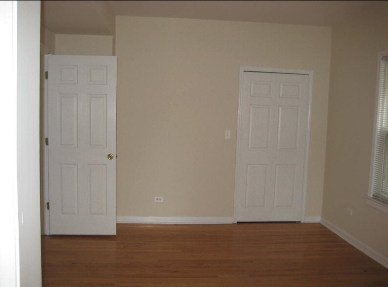 More Photos Of 1915 Asbury Ave, Evanston Apartments For Sale