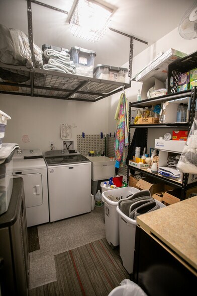 More Photos Of 201 N Main St, Elkader Flex For Sale