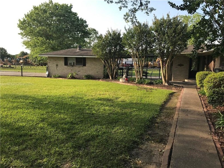 More Photos Of 4688 Highway 27, Sulphur Office For Sale