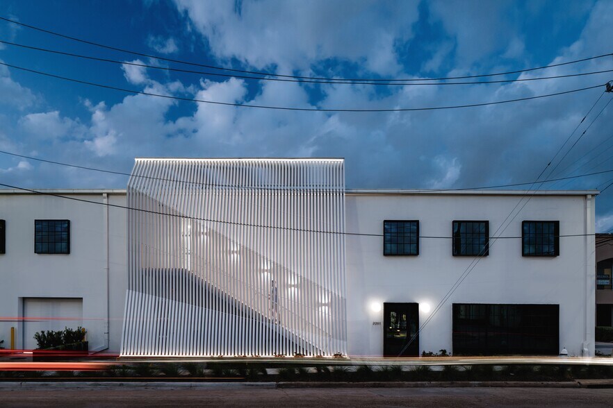 More Photos Of 3201 Allen Pky, Houston Storefront Retail Office For Lease