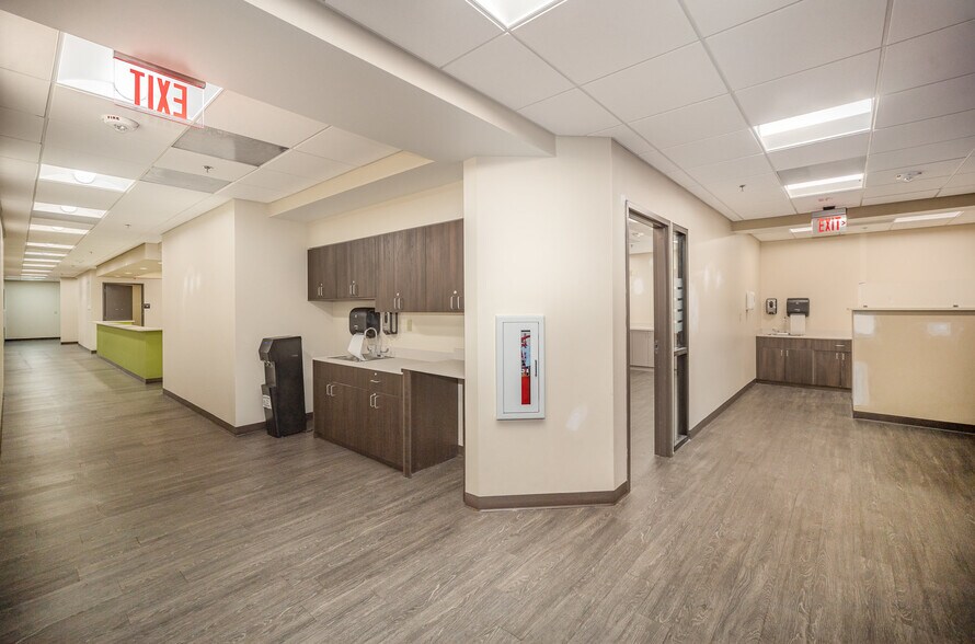 More Photos Of 2800-2826 W Sugar Creek Rd, Charlotte General Retail For Lease