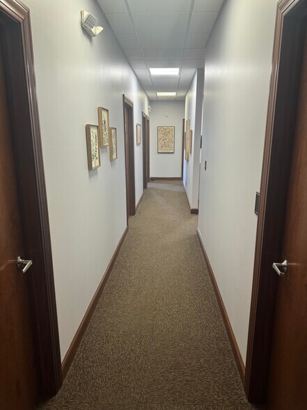 More Photos Of 134 Northwoods Blvd, Columbus Office For Lease