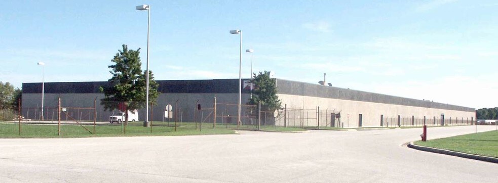 More Photos Of 670 Chesapeake Park Plz, Middle River Warehouse For Lease