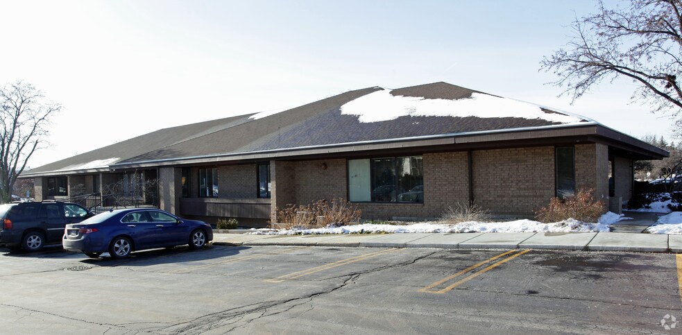 More Photos Of 511-515 Thornhill Dr, Carol Stream Unknown For Lease