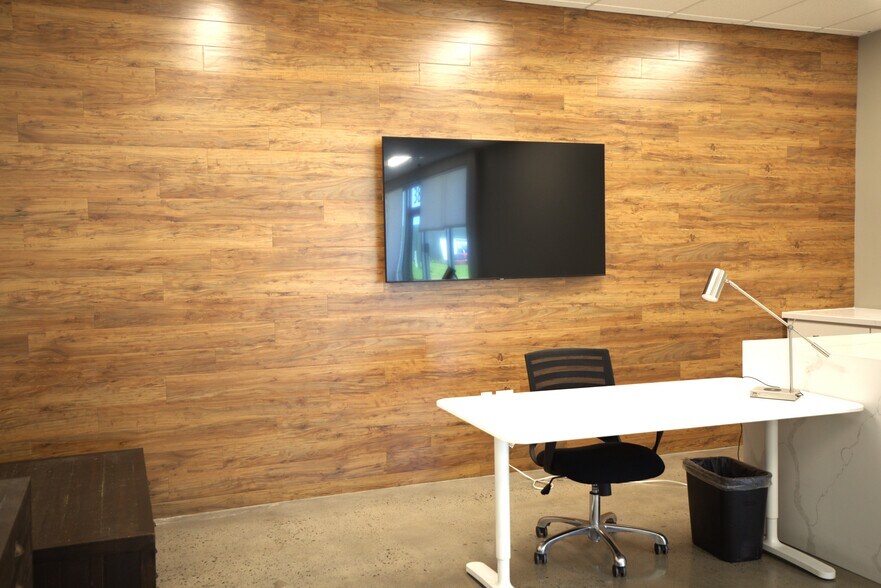 More Photos Of 18-36 Thomas, Irvine Warehouse For Sale