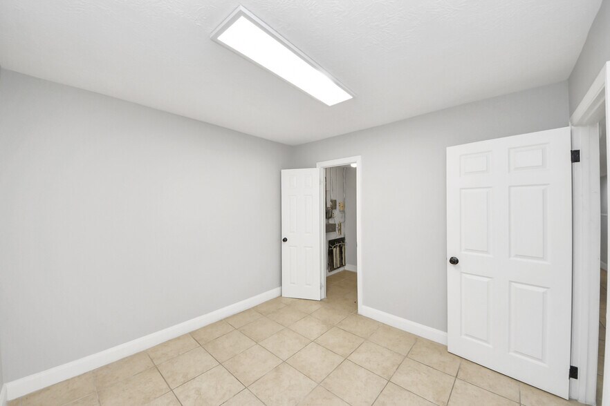 More Photos Of 2001 John St, Pasadena Office For Sale