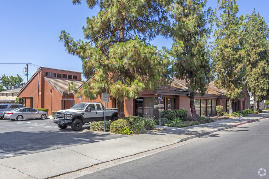 Primary Photo Of 1177 E Shaw Ave, Fresno Office For Lease