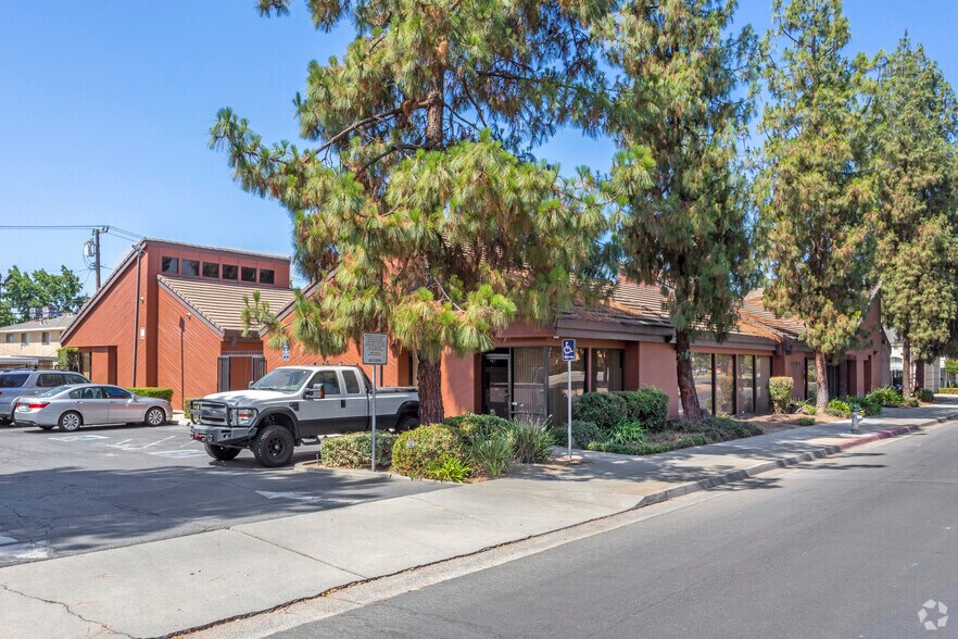 More Photos Of 1177 E Shaw Ave, Fresno Office For Lease