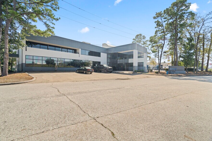 More Photos Of 25010 Oakhurst Dr, Spring Medical For Sale