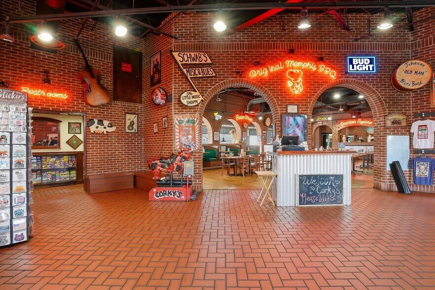 More Photos Of 3584 Parkway, Pigeon Forge Restaurant For Lease