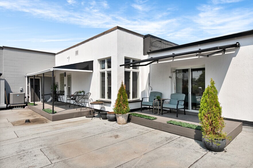 More Photos Of 839 Erie E, Windsor Restaurant For Sale